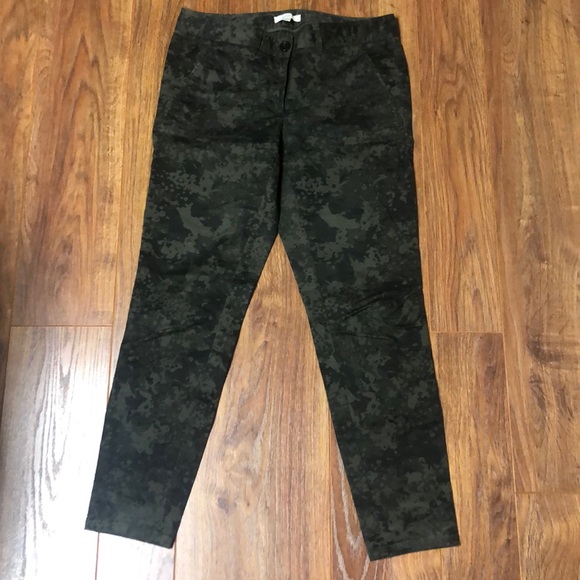 LOFT Camo Floral Pants - Picture 2 of 5